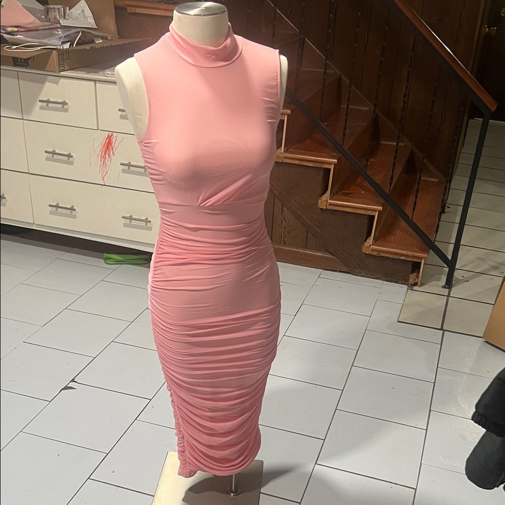 Chic Pink Sleeveless Midi Dress.‎   CAJA. # 1 B